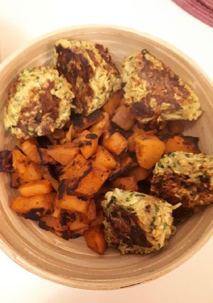 Une photo de Boulettes de courgette et patate douce sautée