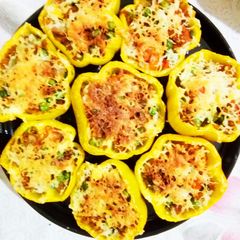 A picture of Stuffed cheese capsicum.