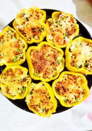 A picture of Stuffed cheese capsicum.