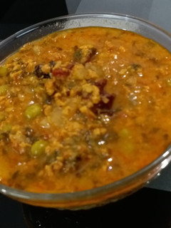 A picture of Chicken Mince Curry with Green Peas and Potatoes.