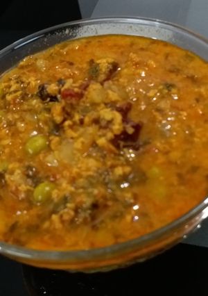 A picture of Chicken Mince Curry with Green Peas and Potatoes.