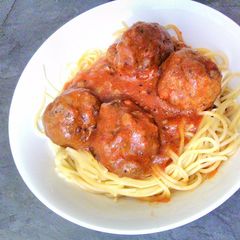 A picture of Beef meatballs and Spaghetti.