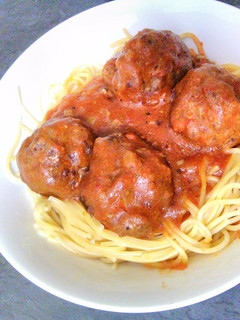 A picture of Beef meatballs and Spaghetti.