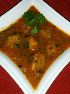 A picture of Fish balls curry.