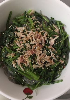 Hình của món Miến trộn cải bó xôi.