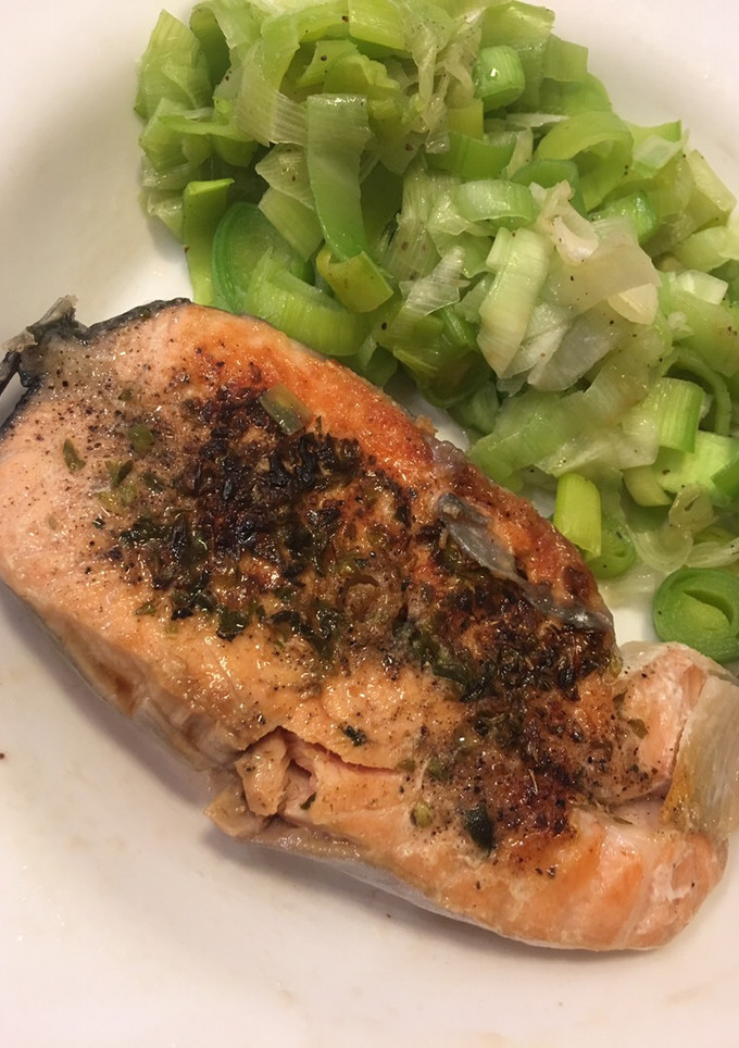Una foto de Salmón al papillote con puerro