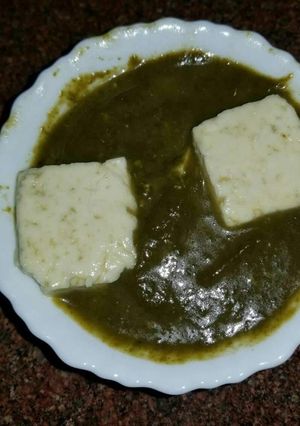A picture of Palak paneer.