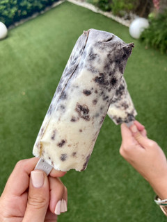 Una foto de Helados Oreo sin moldes- receta viral