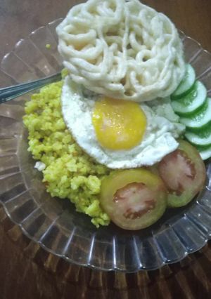 Foto resep Nasi kuning goreng kunyit dan kencur hasil panen depan rumah