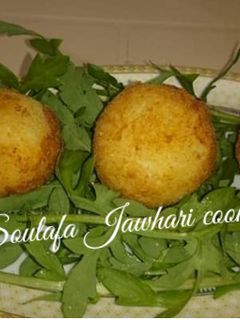 صورة لوصفة كرات البطاطا المقرمشة المحشية بالجبنة 😍😍 😋
