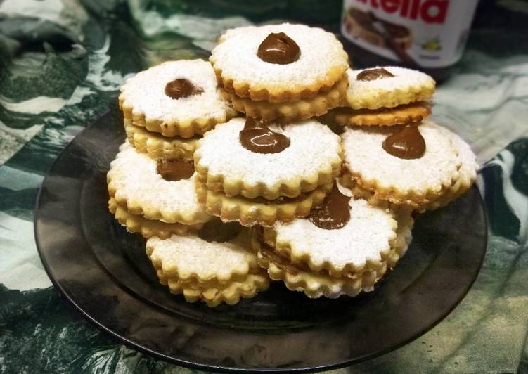Mogyorókrémmel töltött linzer 😋