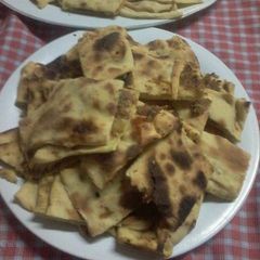 A picture of East meat pies(meat pancakes).