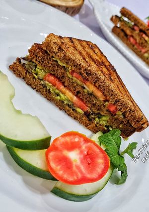 A picture of Avocado 🥑 healthy Sandwich.