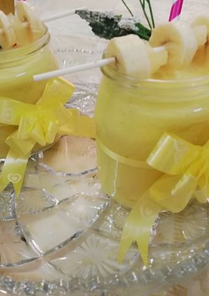 A picture of Pineapple banana smoothie.