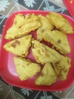 बेसन के ब्रेड पकौड़े(Besan bread pakora recipe Hindi) रेसिपी मुख्य फोटो