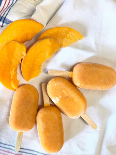 Una foto de Polos de melocotón🍑 y limón🍋