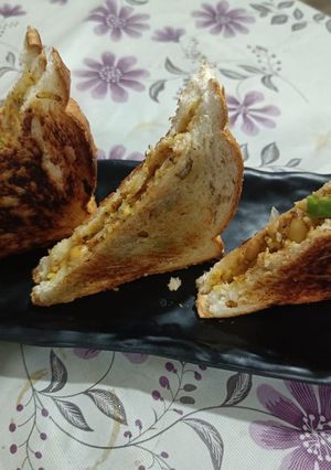 A picture of Khichdi Sandwich.