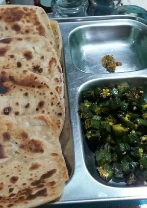 स्कवायर्ड लेयर्स पराठा (Squared layers paratha recipe in hindi) रेसिपी मुख्य फोटो