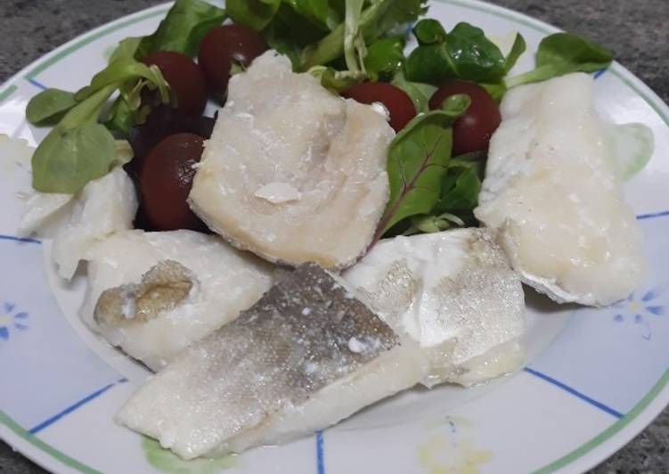 4. Bacalao acompañado de canónigos y tomates