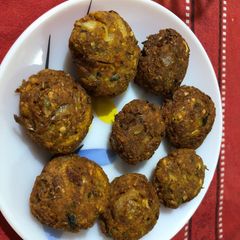 A picture of Lobia Vada.