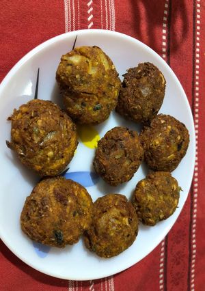 A picture of Lobia Vada.