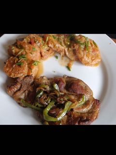 Una foto de Chuleta con patatas a la importancia
