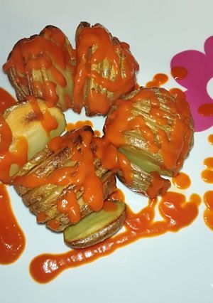 Una foto de Patatas bravas que no pican, estilo Hasselback (horneadas)