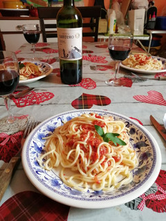 Una foto de Fideos con salsa de tomate (un clásico)