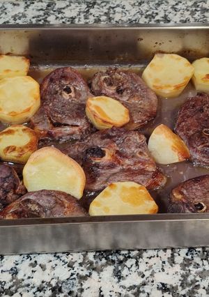 Una foto de Pierna de cordero al horno con patatas