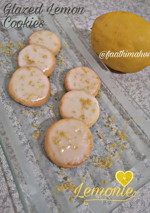 A picture of Glazed Lemon Cookies.