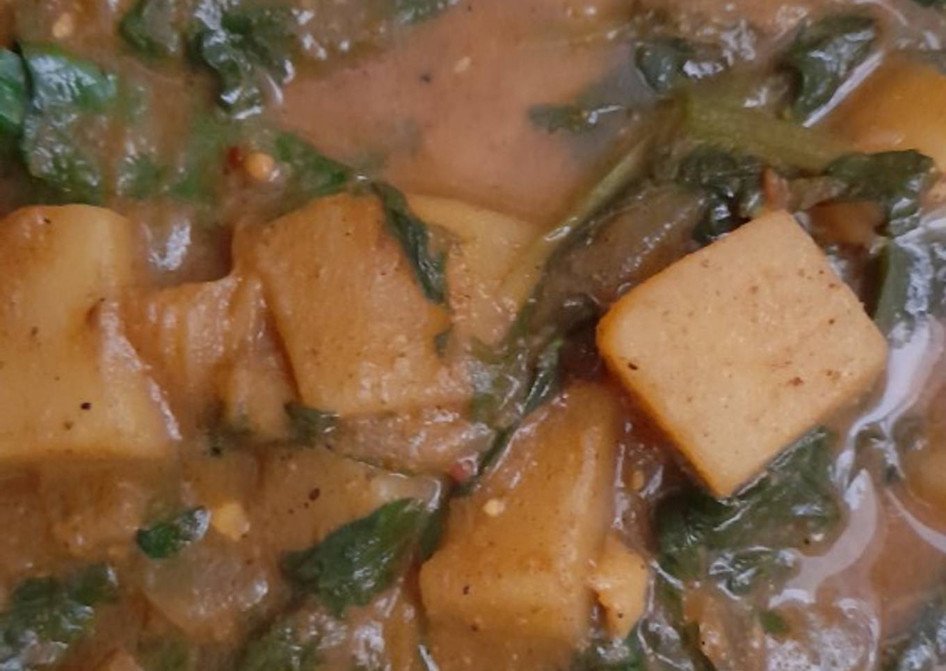 Vegan potato and spinach curry