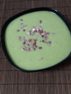 Una foto de Crema de brócoli y queso