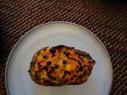 Una foto de papa rellena al microondas