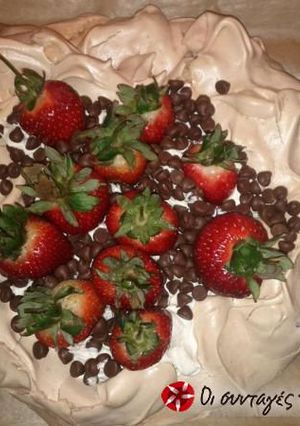 Φωτογραφία της συνταγής Pavlova με φράουλες και chocolate chips