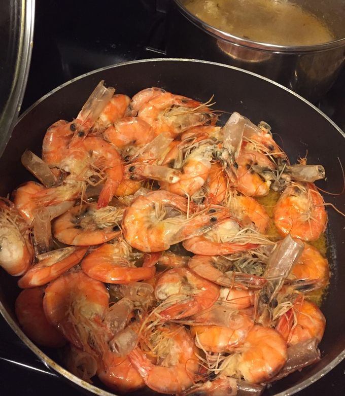 Una foto de Camarones 🦐 Al Mojo De Ajo