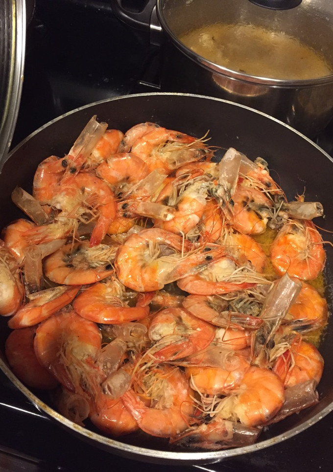 Una foto de Camarones 🦐 Al Mojo De Ajo