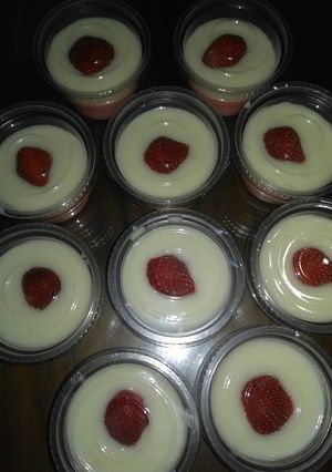 Foto resep Pudding Susu Strawberry.