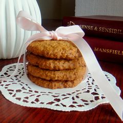 A picture of Honey and Oatmeal Cookie.