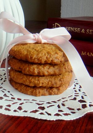 A picture of Honey and Oatmeal Cookie.