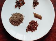 A picture of sichuan peppercorns