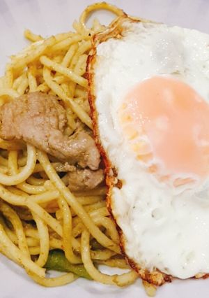 รูปของ สปาเกตตีเขียวหวานหมู ไข่ดาวกรอบ
