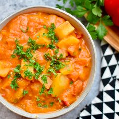 A picture of African peanut sauce.