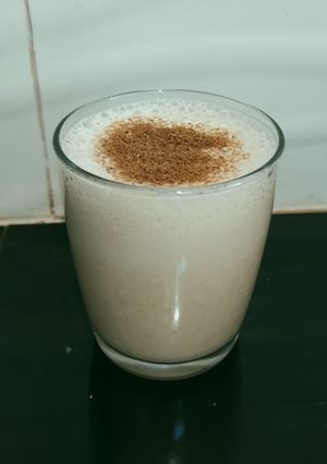 Una foto de Batido leche con plátano y canela 💗