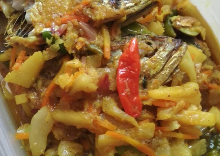 Resep Ikan Kembung Acar Kuning Lezat