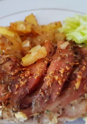 Una foto de Pollo asado con toque de romero y manzanilla
