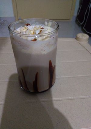 A picture of Cold coffe with icecream.