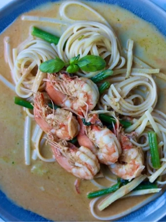 Easy Steps to Make Thai green curry with king prawns fettuccine 🦐 the Delicious Can spoil the tongue