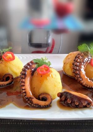 Una foto de Pulpo a Base de Shoyu y aceite de ajonjolí 👍🇵🇪