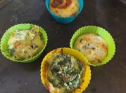 Una foto de muffin keto