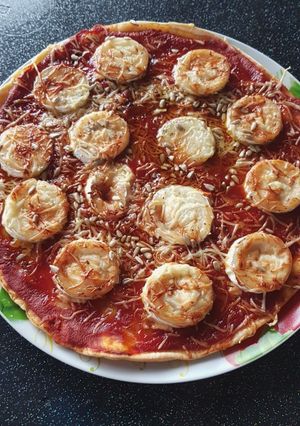 Une photo de ~Pizza chèvre miel graines de tournesol ~